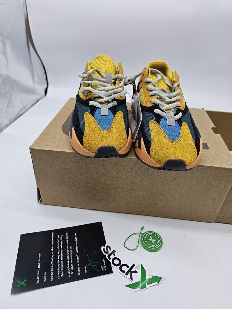 Yeezy Adidas Boost 700 SIZE 5/  6 /6 .5  7.5 IN MEN 