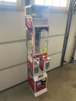MINI CLAW MACHINE *NOT WORKING*