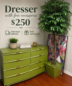 DRESSER WITH ACCESSORIES