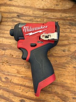 Milwaukee m12 no batería no cargador