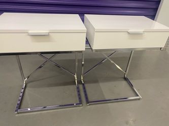 Set of 2 Nightstands