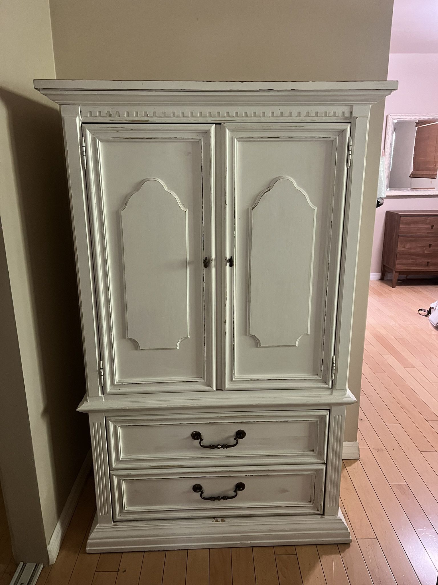 Vintage Stanley Wood Dresser