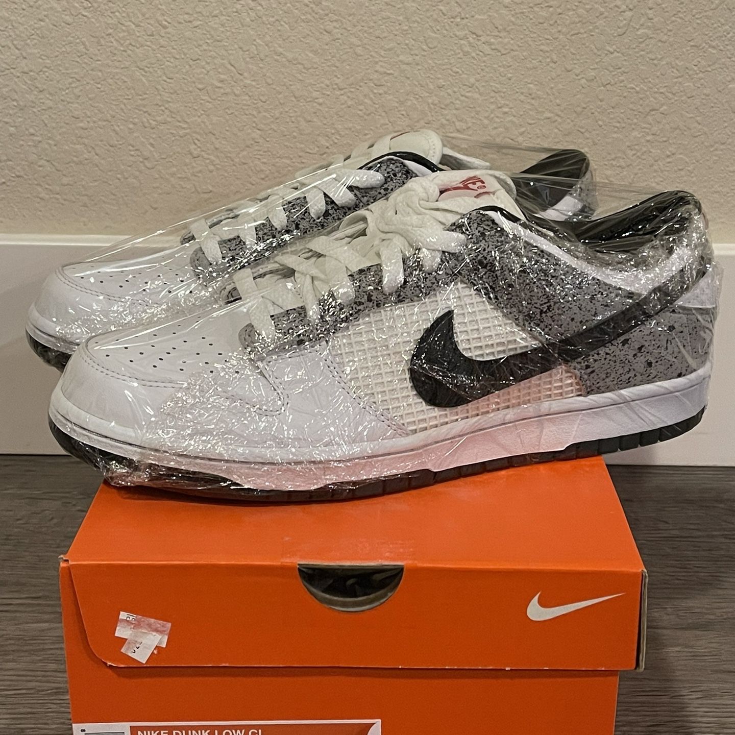 NEW! Nike Dunk Low CL “Jordan pack” Oreo, Size 9 for Sale in Elk 