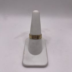 10kt Gold Engagement Style Band w/ Design