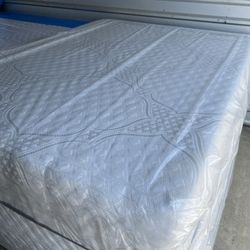 Queen Memory Foam Mattress And Box Spring 