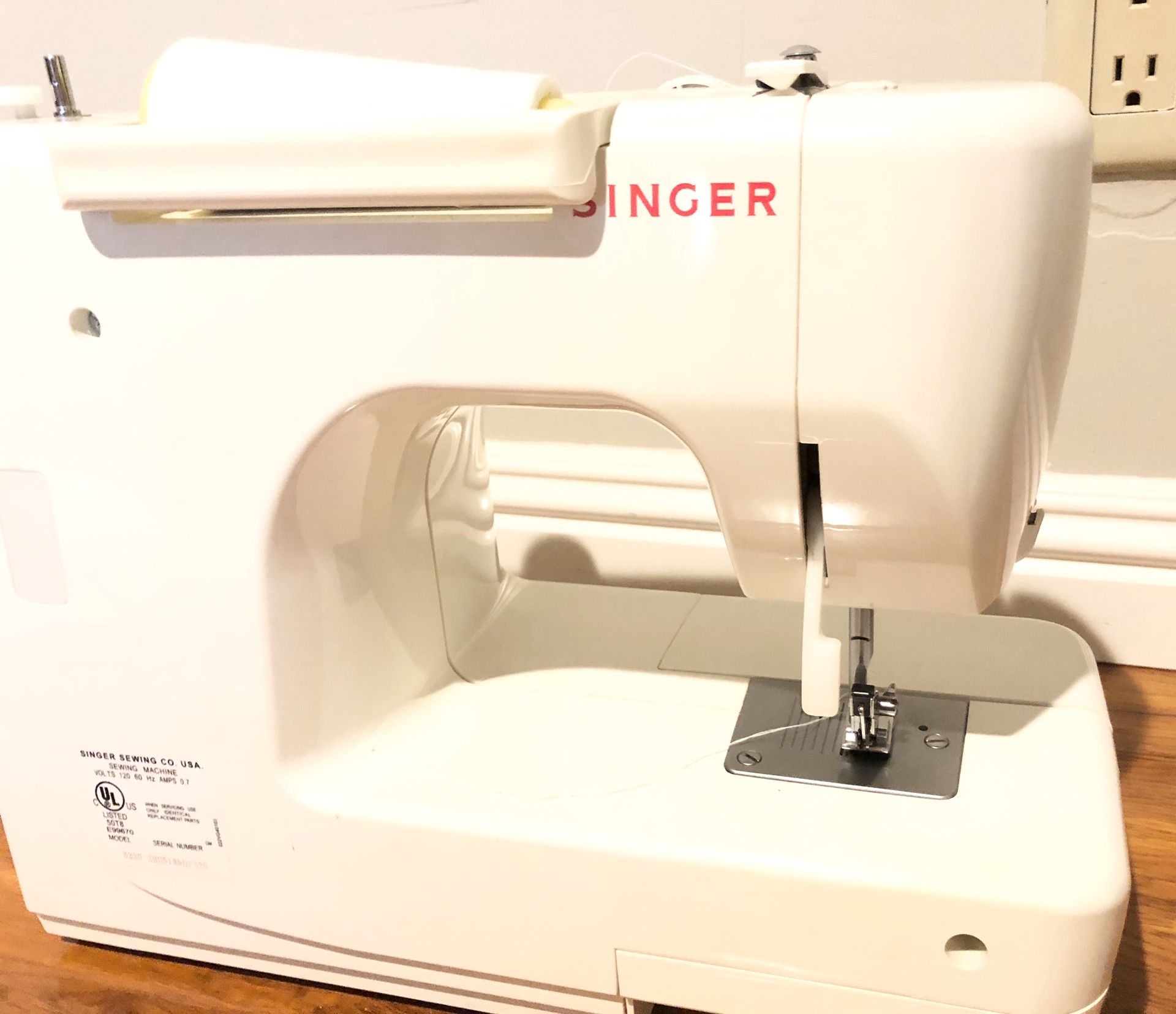 Singer Sewing Machine Model 50t8 E99670 Excellent Condition for Sale in