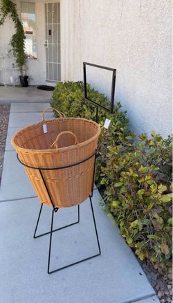 Retail basket display