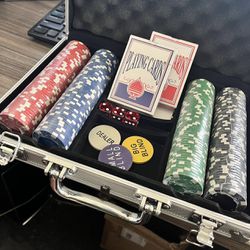 New In Box 200 Pcs Poker Chips Playing Card Game Texas Holden Weighted Chip With Carrying Case 