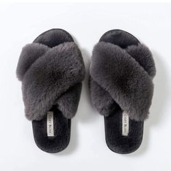 Cozy Bliss Women's Faux Fur Slippers Size (7-8) - BRAND NEW