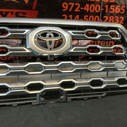 TOYOTA TUNDRA 2022-2025 GRILLE OEM