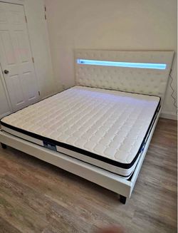 King bed whit mattress - Cama king con colchón
