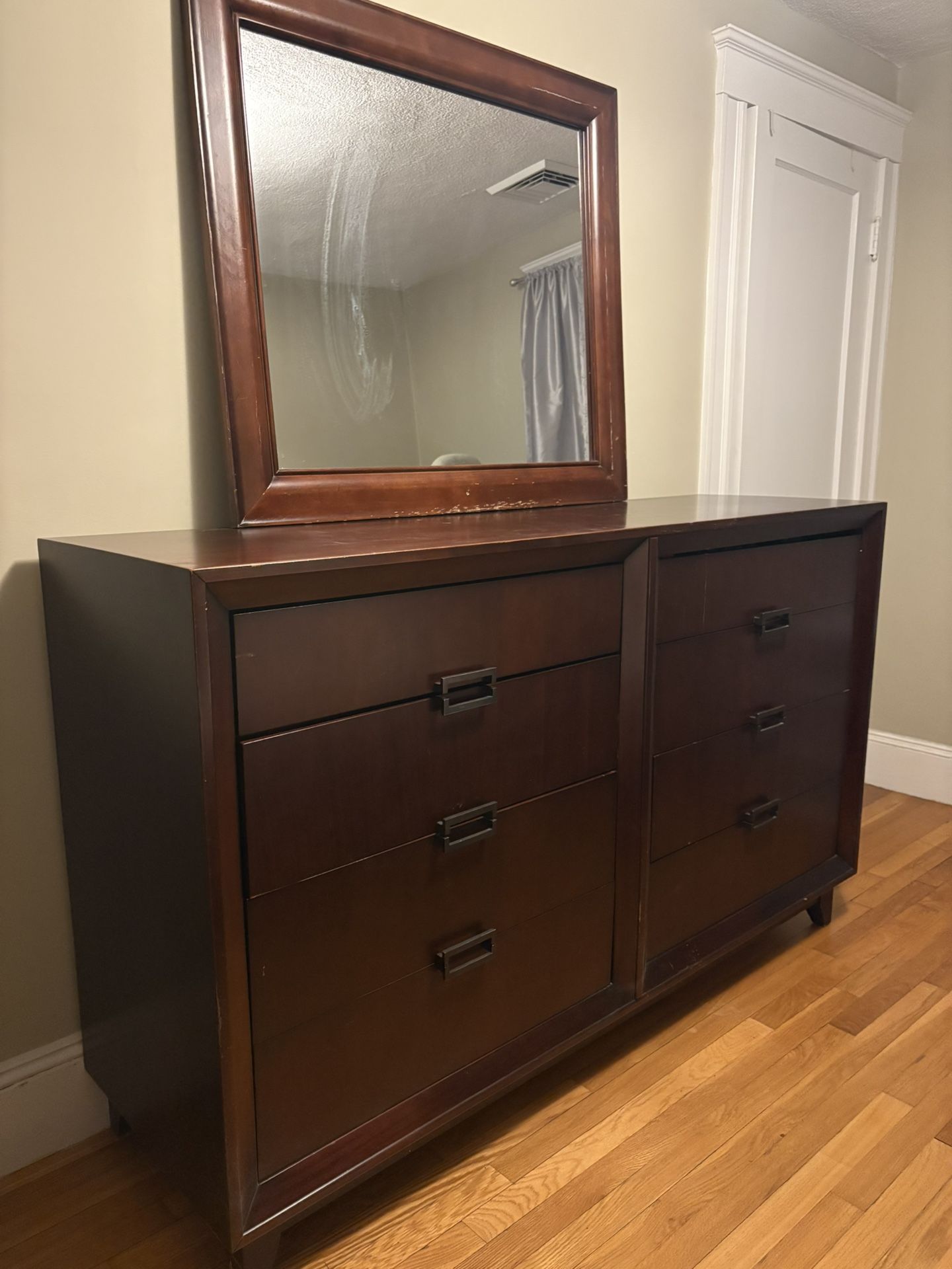 Solid Wood Dresser W/Mirror