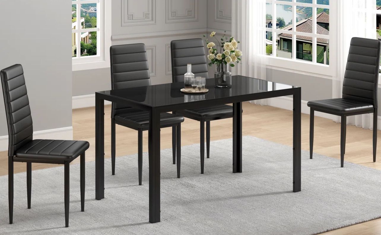 Dining Table + 4 Chairs 