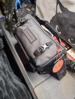 WANDRD Rogue V1 9L Crossbody Bag / Camera Sling