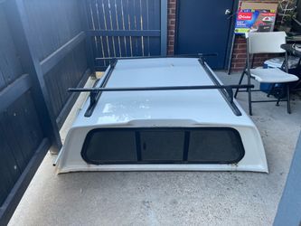 LEER Camper Shell for 2016 Chevy Colorado + Roof Bars