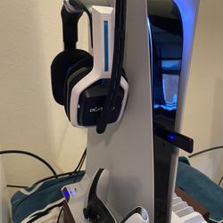 PS5 + Wireless Headset +43 INCH TV!!!!ULTIMATE BUNDLE!