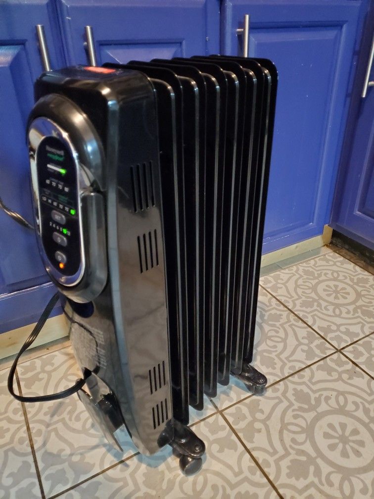 Oil Filed Radiator Heater.  Like New ( Bought it, but,Never Used it)