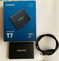 Samsung - T7 1TB External  SSD with Hardware Encryption
