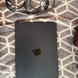 Newest Macbook Air Gen . 13 inch midnight blue(no trades)