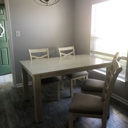 Dining Room Table/ 6 Chairs