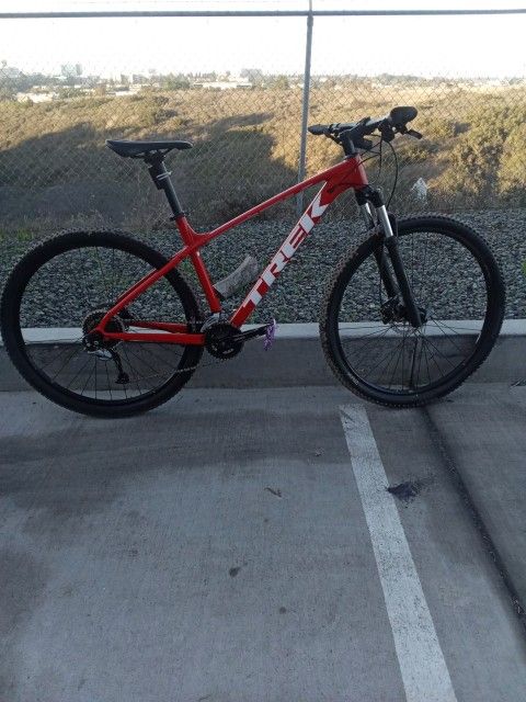 Trek Marlin 7 Mountain Bike
