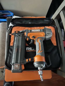 Ridgid 18 Gauge Brad Nailer with Bag