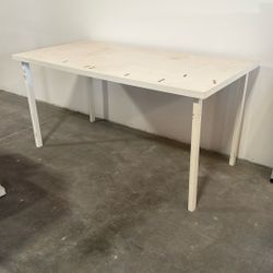 5’ L x 2.5’ W x 29” H White Table 
