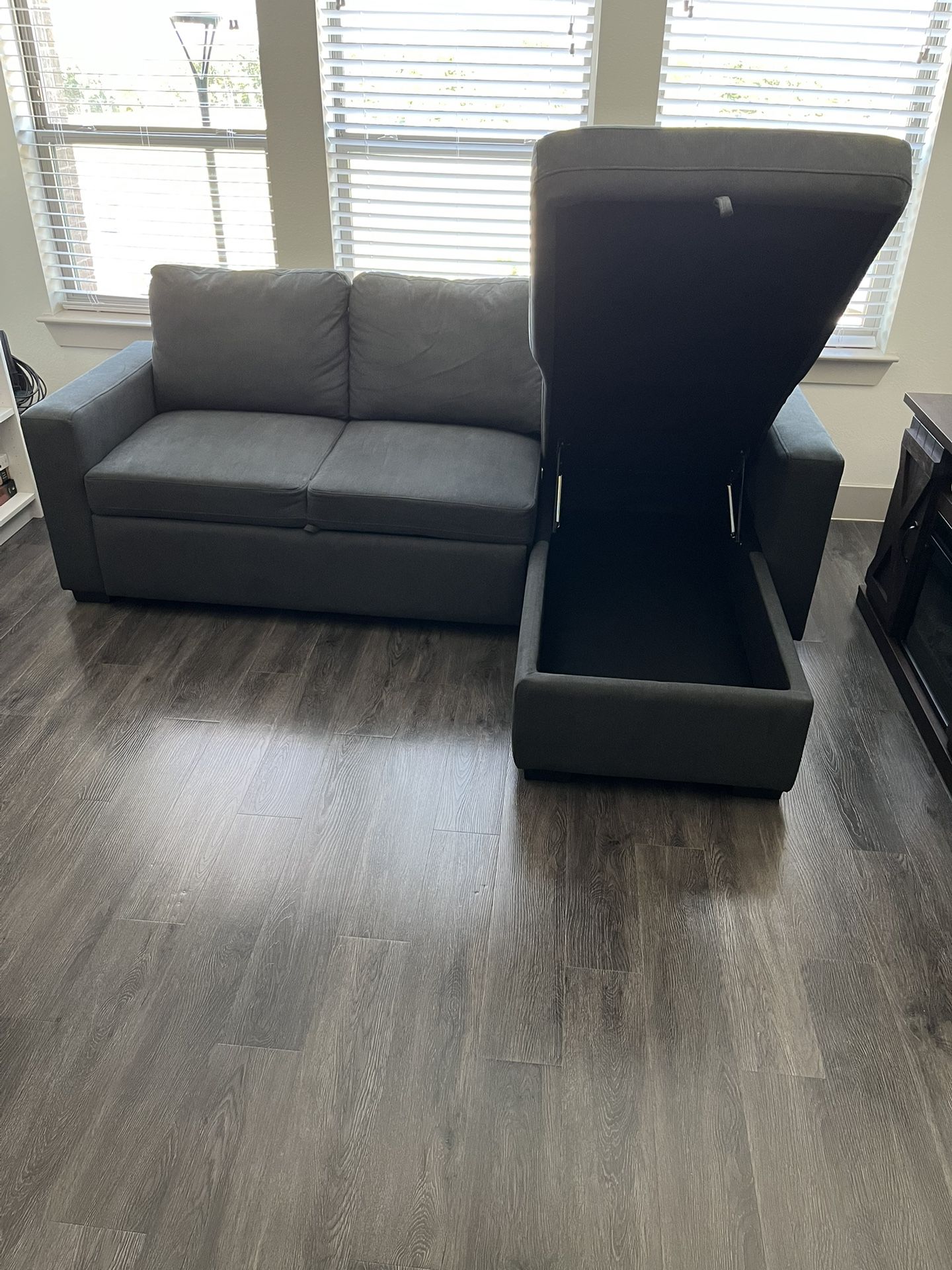 $800 Convertible Sofa Sleeper With Right Arm Facing Storage Chaise
