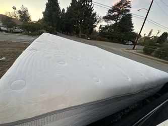 DISPLAY MODEL CALIFORNIA KING MEMORY FOAM MATTRESS ONLY