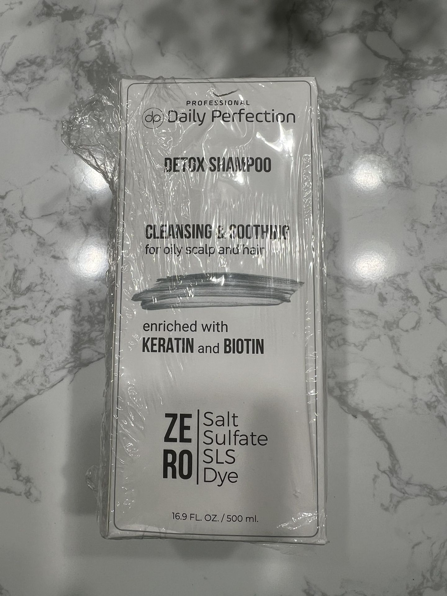 Detox Shampoo to Remove Build-Up, Oil, and Dirt. Salon-Grade Formula with Biotin and Keratin, Salt-Free, Sulfate-Free, and Paraben-Free for Clean, Ref