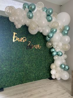 Grass wall & Balloon garland