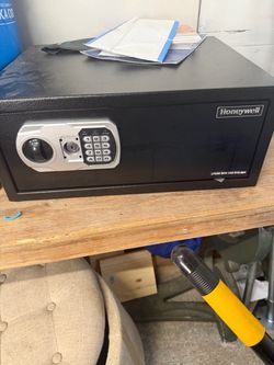 Honeywell digital/ key safe