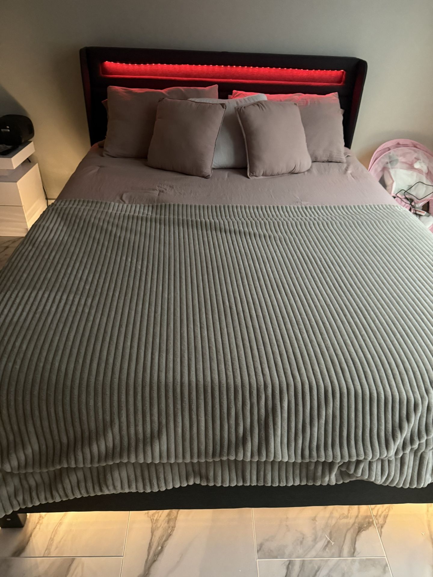 Queen Size Bed Frame With Mattress