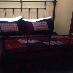Full-size mattress and box springs that 125
