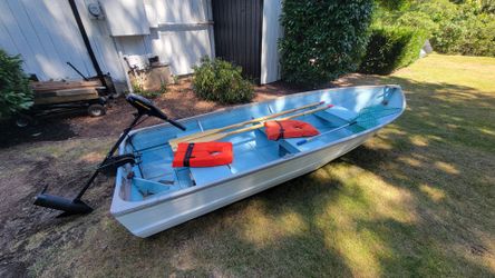 12' Aluminum boat with 55lb thrust MinnKota electric motor