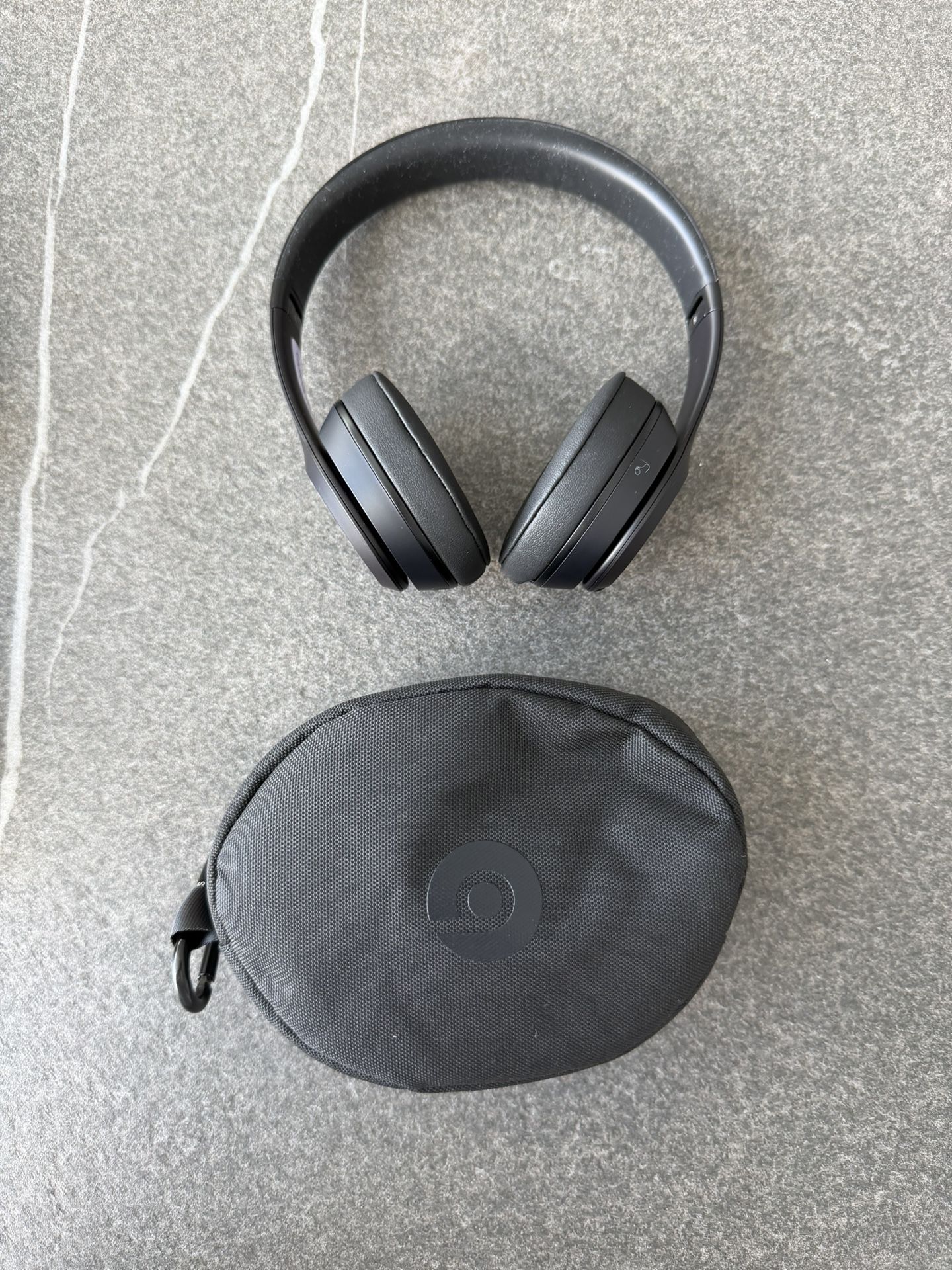 Beats Solo3 Wireless On-Ear Headphones - Apple W1 Headphone Chip, Class 1 Bluetooth, 40 Hours of Listening Time, Built-in Microphone - Black