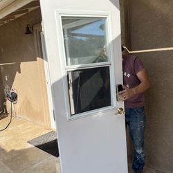 Laundry door with screen good condition