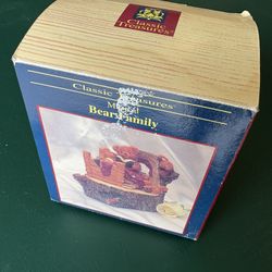 Vintage Musical Box Bear Family Plays “Whole New World”