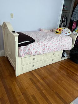 2 Twin Beds/bunkbed With Drawers