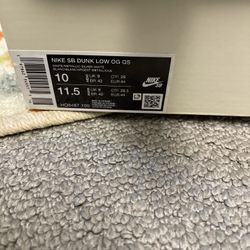 Supreme x Dunk Low SB 'White Metallic Silver'