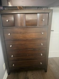 Brown queen size bedroom set