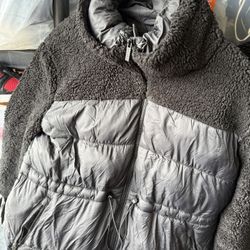 DKNY Women’s Fleece Puffer Jacket Size Large 