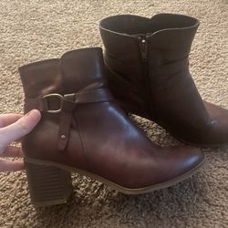 Women’s Size 8 Red Heels Faux Leather