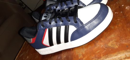 Hurry hurry now Adidas size 6 for the low good shape