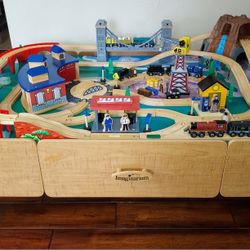 Imaginarium Classic Train Table Set With Roundhouse