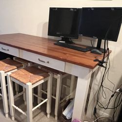 Dining  Table w/ 4 Bar Stools