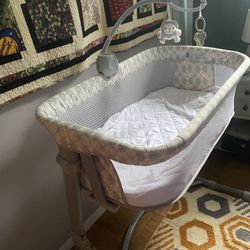 Arms Reach Co-Sleeper Baby Basinet