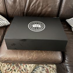 Canada Goose Women’s Long Down Puffer Coat – NEW with Tags – Made in Canada