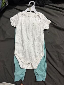 6-9 month outfit + Hats