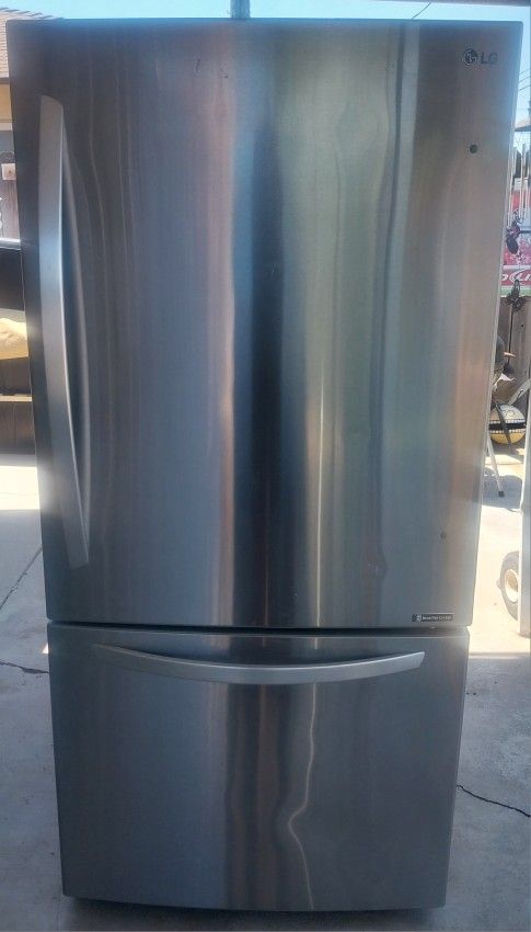 L.G. Refrigerator (Does Not Work)